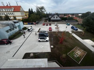 Sadové úpravy parkoviště shora