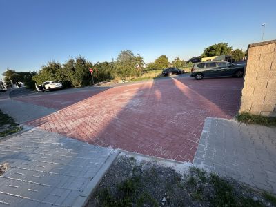 Chodník červená zámková dlažba
