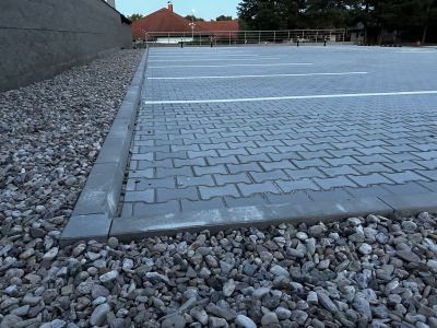 Parkoviště kačírek