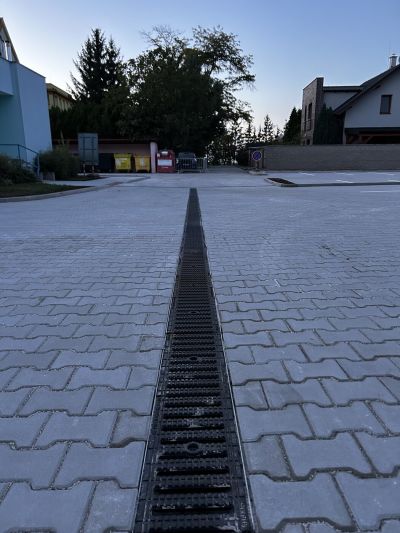 Parkoviště odvodňovací žlab