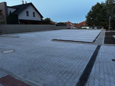 Parkoviště odvodňovací žlab