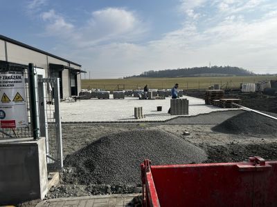 Parkoviště pokládka dlažby