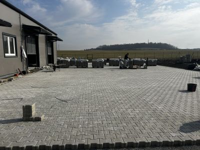 Parkoviště zámková dlažba