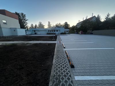 Parkoviště zatravňovací dlažba