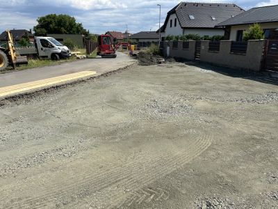 Štěrkový podklad příjezdová cesta